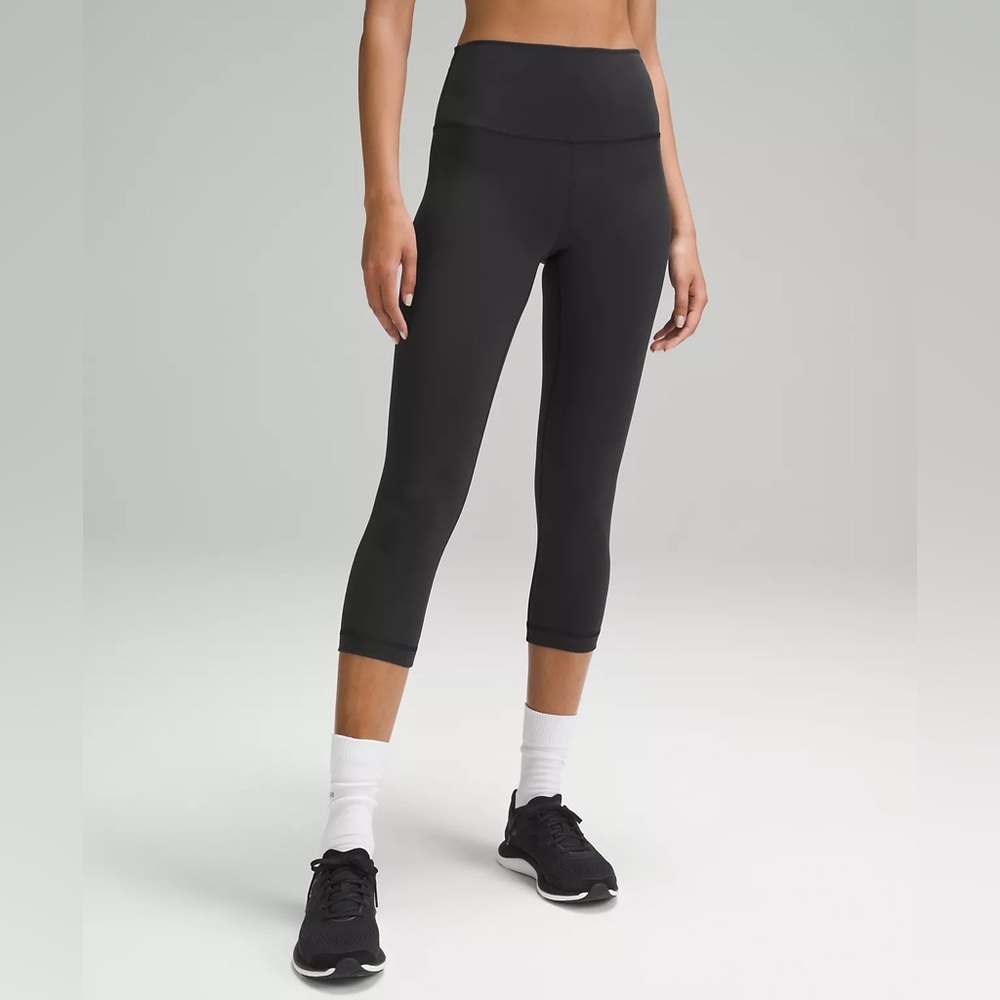 BLACK LULULEMON WUNDER TRAIN HIGH RISE CROP 21” LEGGINGS